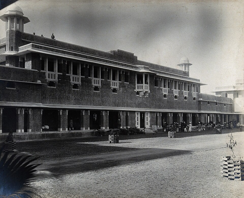 Historical main building — Lady Hardinge Medical College
