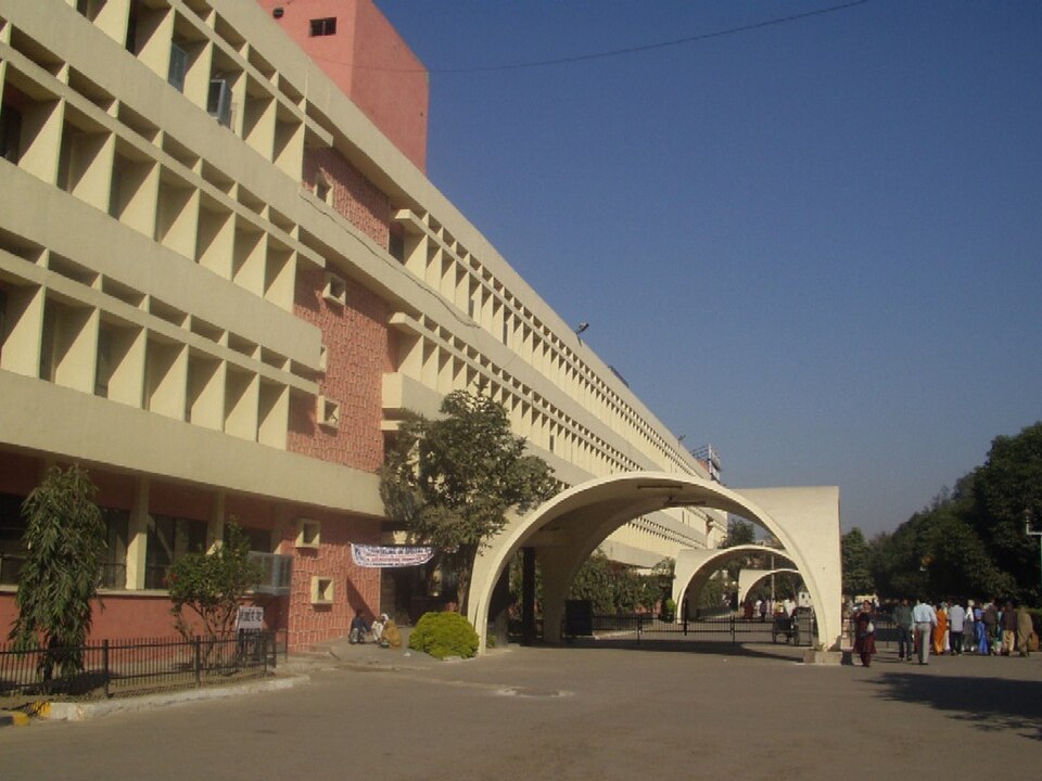 Guru Teg Bahadur Hospital — associated teaching hospital