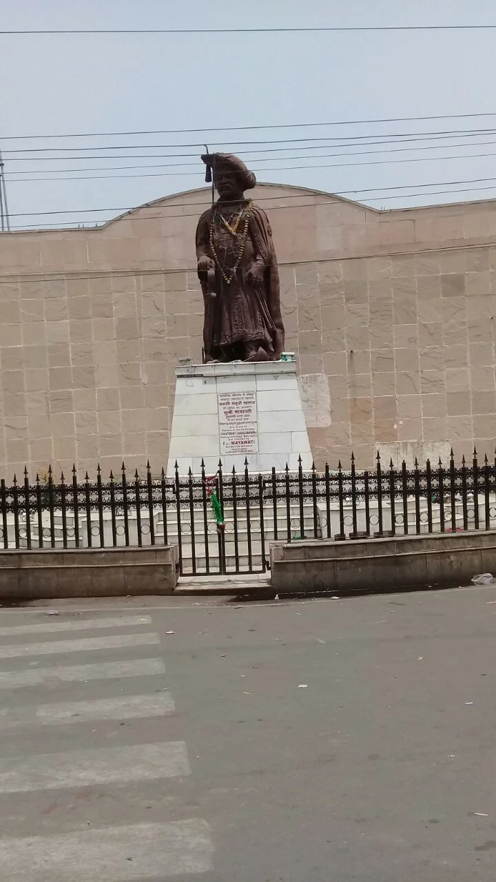 Statue at KGMU