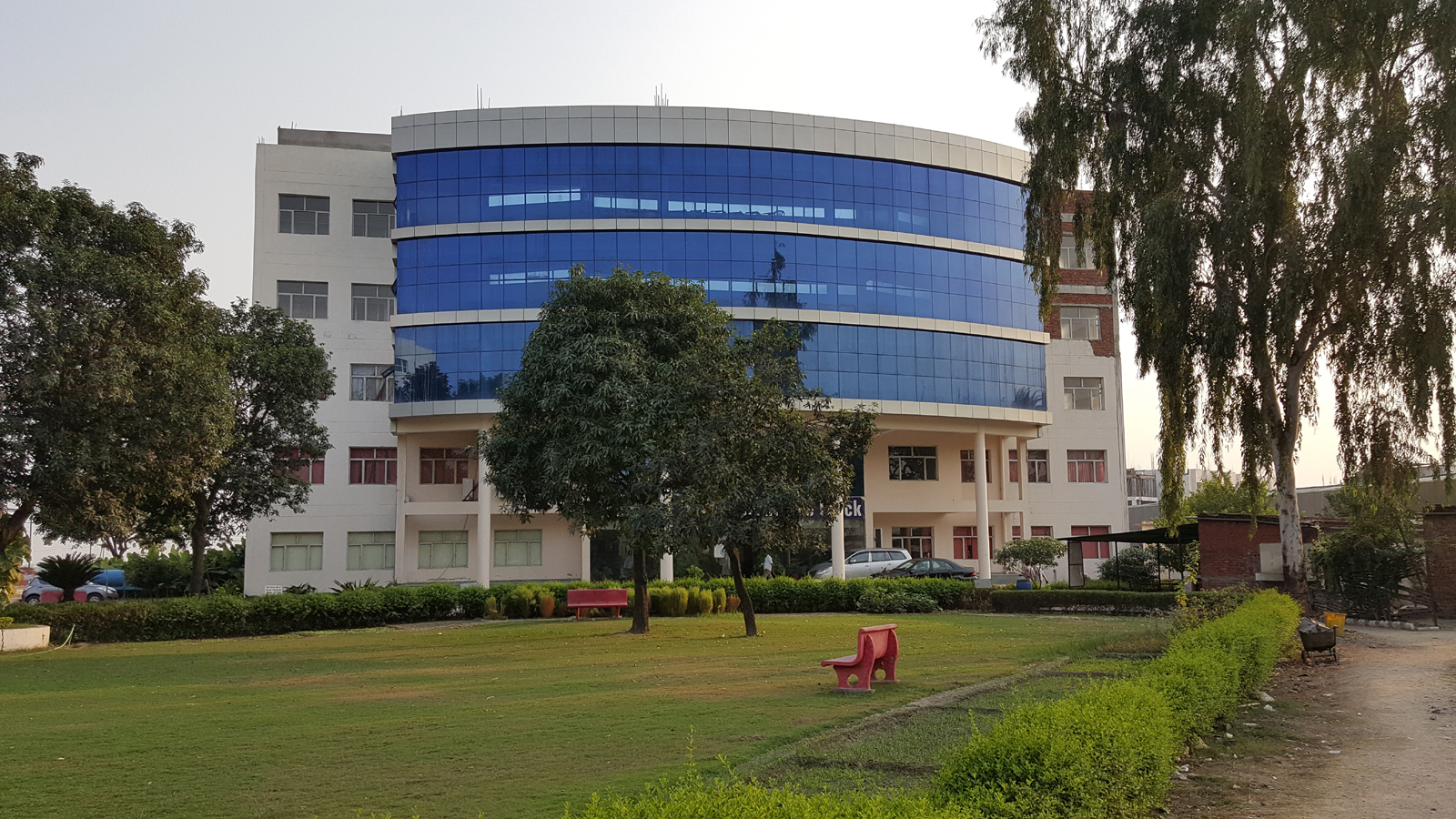 Saraswati Medical College, Unnao, U.P. campus