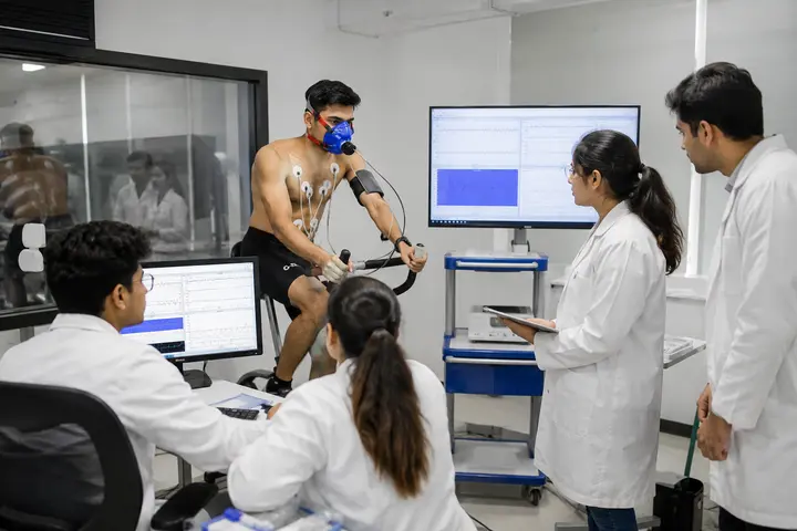 Doctor of Medicine in Sports Medicine students participating in practical healthcare education